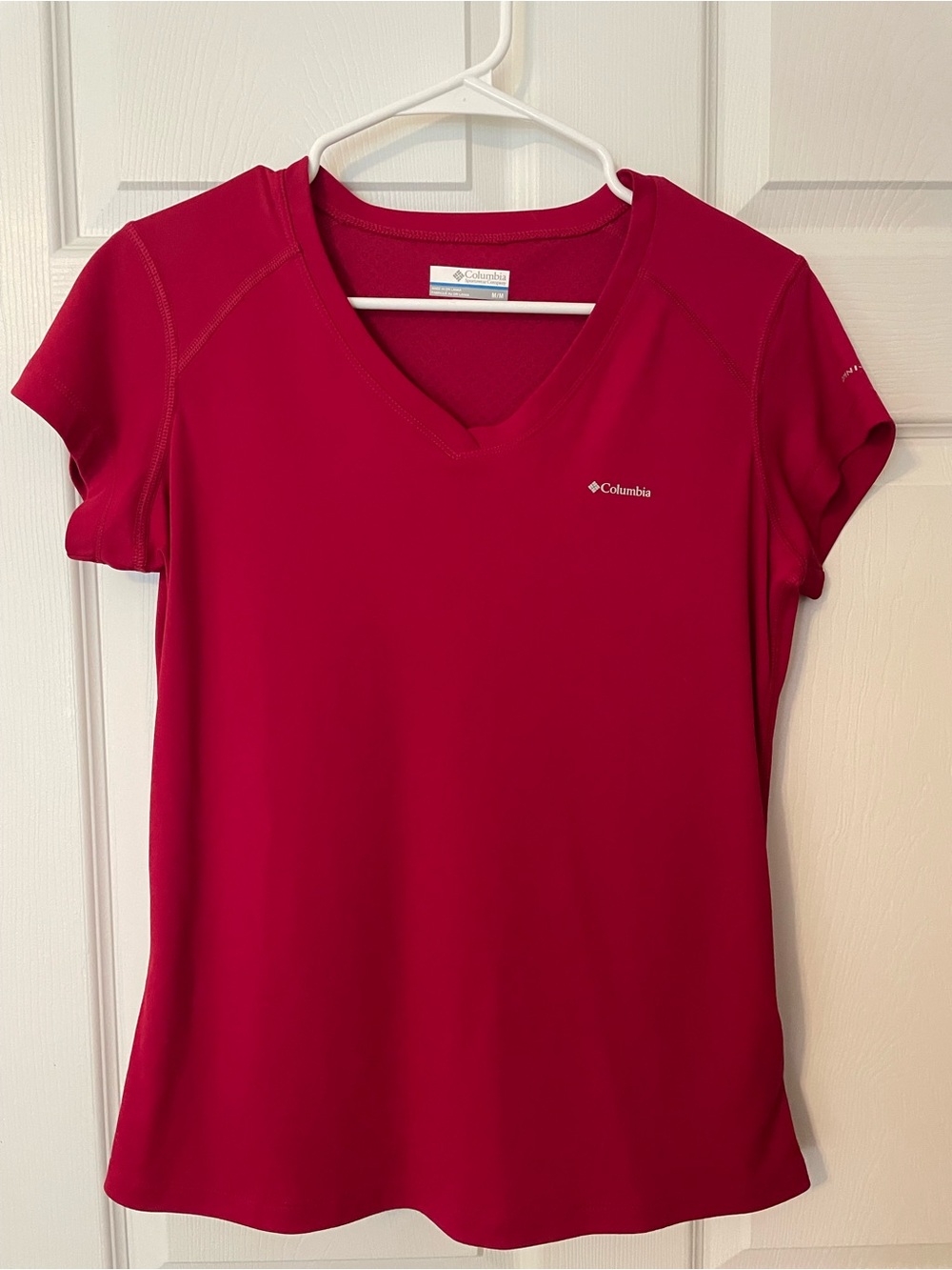 Columbia Women’s Short Sleeve V-Neck Tee Omni- Freeze zero Meduim